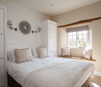 Enoch's Cottage Master Bedroom - StayCotswold