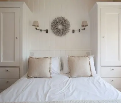 Enoch's Cottage Master Bedroom - StayCotswold