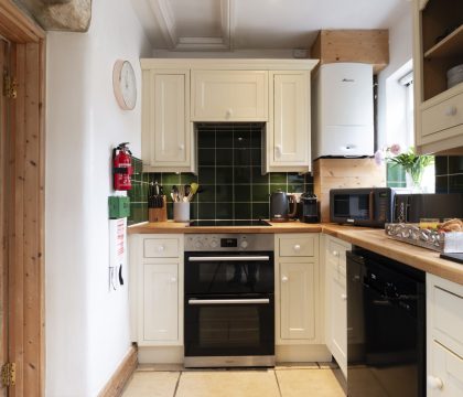 Lilac Cottage Kitchen - StayCotswold