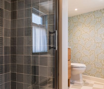 Pear Tree Cottage Bourton Shower Room - StayCotswold