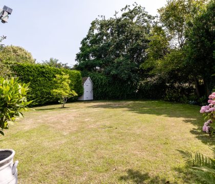 Honeysuckle Cottage Garden - StayCotswold