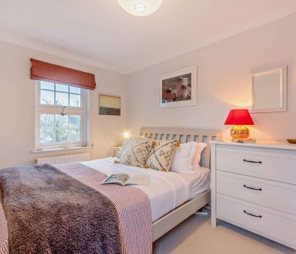Myrtle Cottage Bedroom 2 - StayCotswold