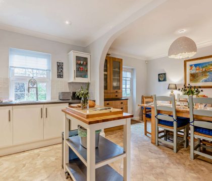 Myrtle Cottage Kitchen - StayCotswold