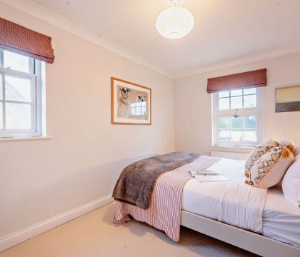 Myrtle Cottage Bedroom 2 - StayCotswold