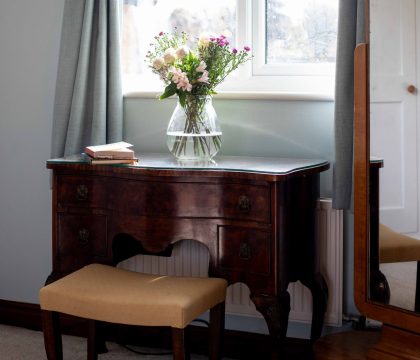 Kingsley House Master Bedroom - StayCotswold