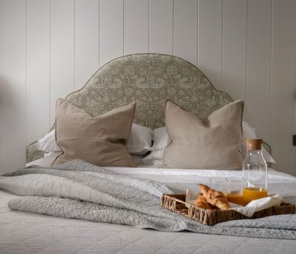 Garth Cottage Master Bedroom - StayCotswold