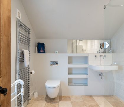 North End House Master Bedroom Ensuite - StayCotswold