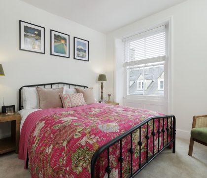 Bakers Flat Bedroom 2 - StayCotswold
