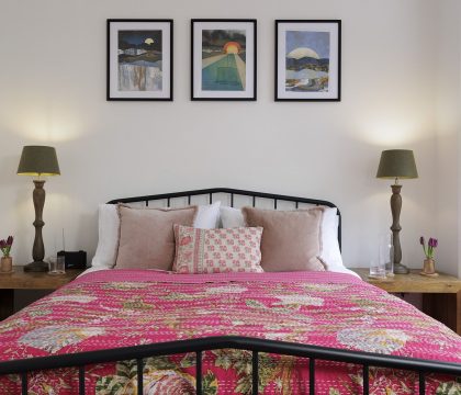 Bakers Flat Bedroom 2 - StayCotswold