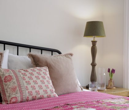Bakers Flat Bedroom 2 - StayCotswold