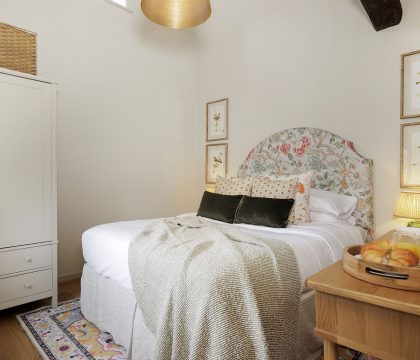 Little Bird Cottage Master Bedroom - StayCotswold