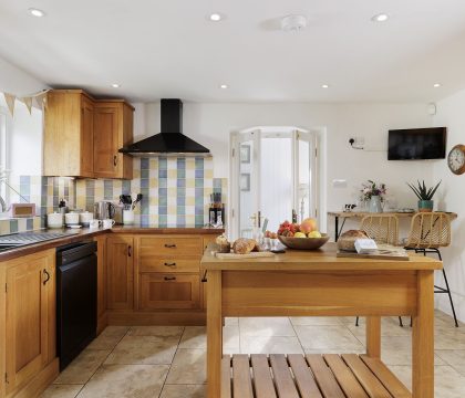 Glebe Cottage Kitchen - StayCotswold