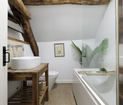 The Bakehouse Family Bathroom - StayCotswold