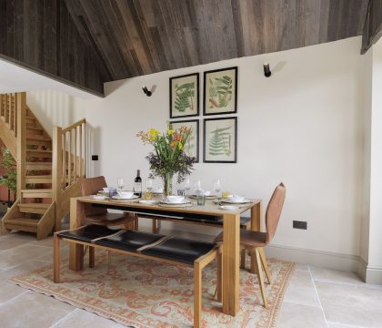 Corner House Dining Area - StayCotswold