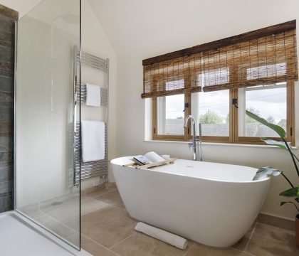 Corner House Family Bathroom - StayCotswold