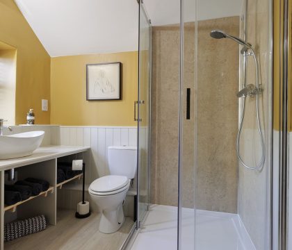 Pickwick Family Bathroom- StayCotswold