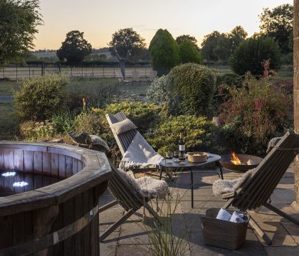Coleman's Elm  Outside - StayCotswold