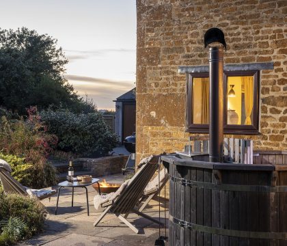 Coleman's Elm Hot Tub - StayCotswold