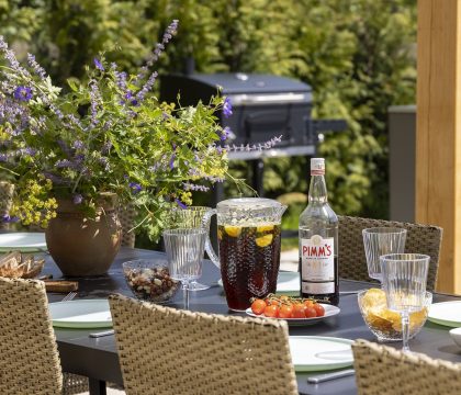 Green Farm Outside - StayCotswold