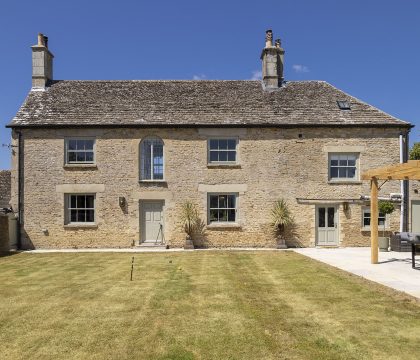 Green Farm Outside - StayCotswold