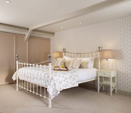 Brewery Cottage Master Bedroom - StayCotswold