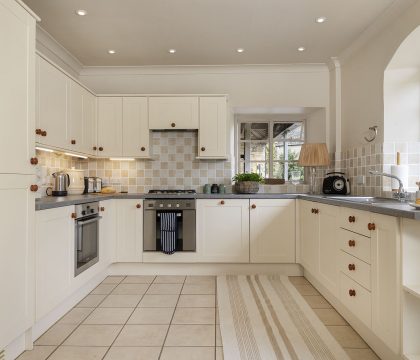 Brewery Cottage Kitchen - StayCotswold