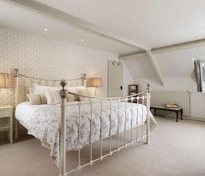 Brewery Cottage Master Bedroom - StayCotswold