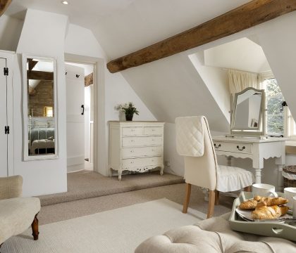 Honeysuckle Cottage Master Bedroom - StayCotswold