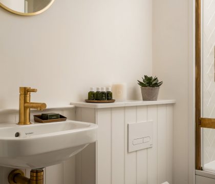 1 Horseshoe Cottages - Family Bathroom