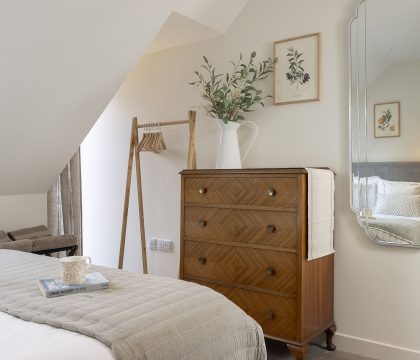 Shire Cottage Master Bedroom - StayCotswold