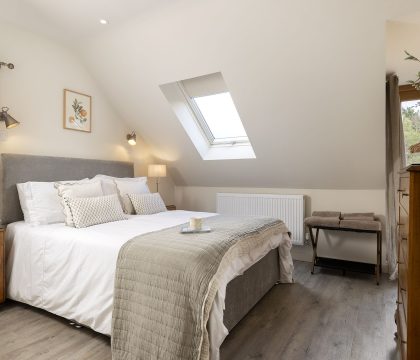 Shire Cottage Master Bedroom - StayCotswold
