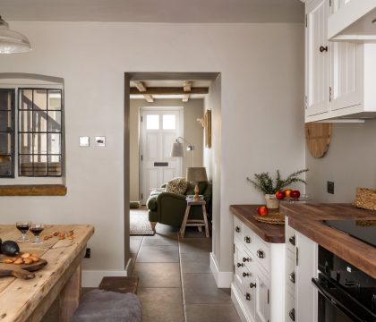 Loveday Cottage Kitchen/Dining Room - StayCotswold