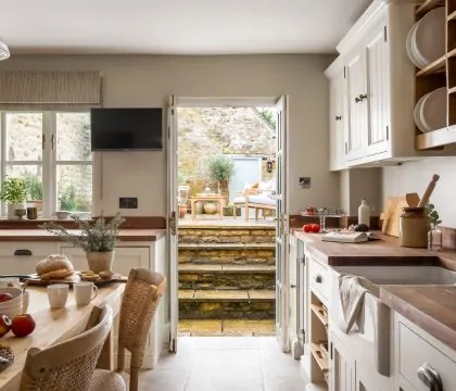 Loveday Cottage Kitchen/Dining Room - StayCotswold