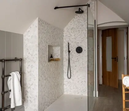 Loveday Cottage Shower Room - StayCotswold