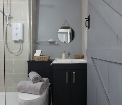 Quoin Cottage Bathroom - StayCotswold