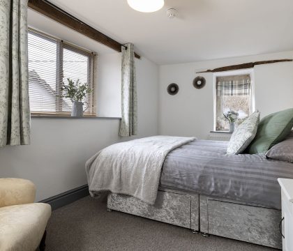 Quoin Cottage Master Bedroom - StayCotswold