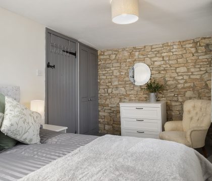 Quoin Cottage Master Bedroom - StayCotswold