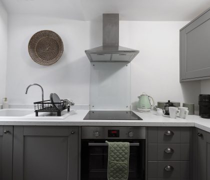 Quoin Cottage Kitchen - StayCotswold