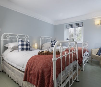 The Artists House Master Bedroom - StayCotswold