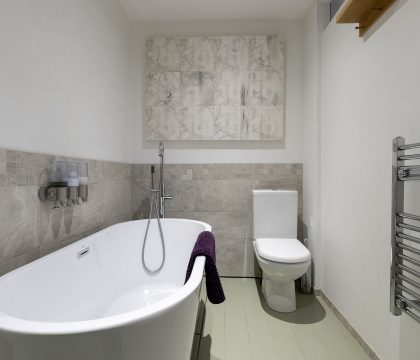 The Artists House Family Bedroom - StayCotswold