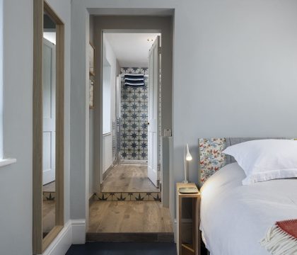 The Artists House Bedroom 2 - StayCotswold