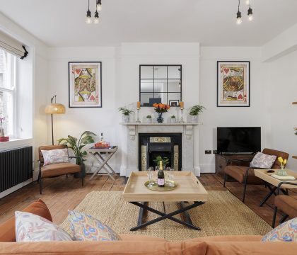 Bakers Flat Sitting Room - StayCotswold