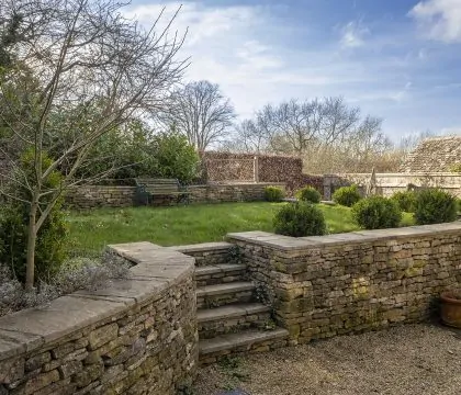 Inca's Cottage Outside - StayCotswold