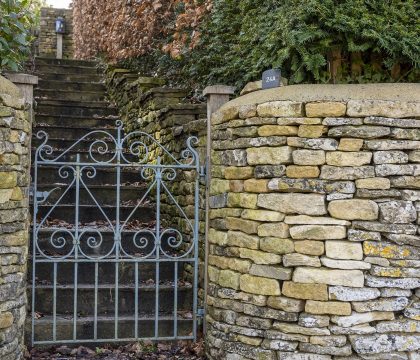 Inca's Cottage Access - StayCotswold