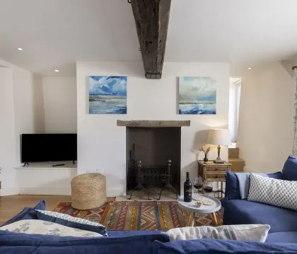 Inca's Cottage Sitting Room - StayCotswold