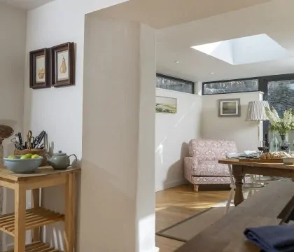 Inca's Cottage Kitchen/Dining Area - StayCotswold