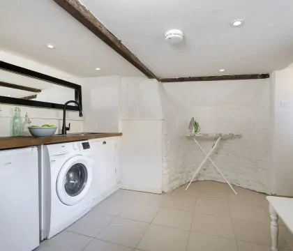 Inca's Cottage Utility Room - StayCotswold