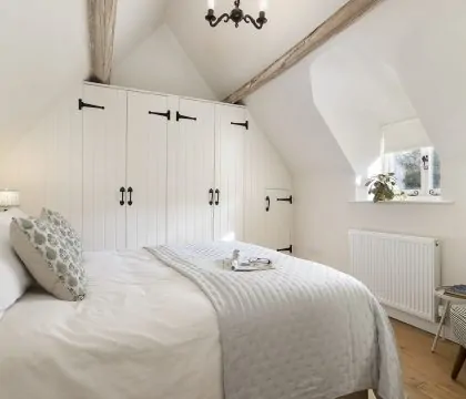 Inca's Cottage Bedroom 2 - StayCotswold