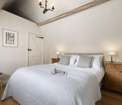 Inca's Cottage Bedroom 2 - StayCotswold