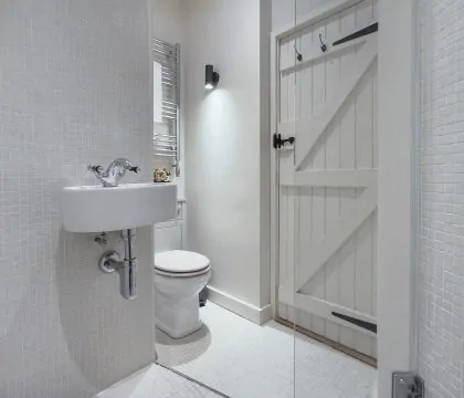 Inca's Cottage Bathroom - StayCotswold
